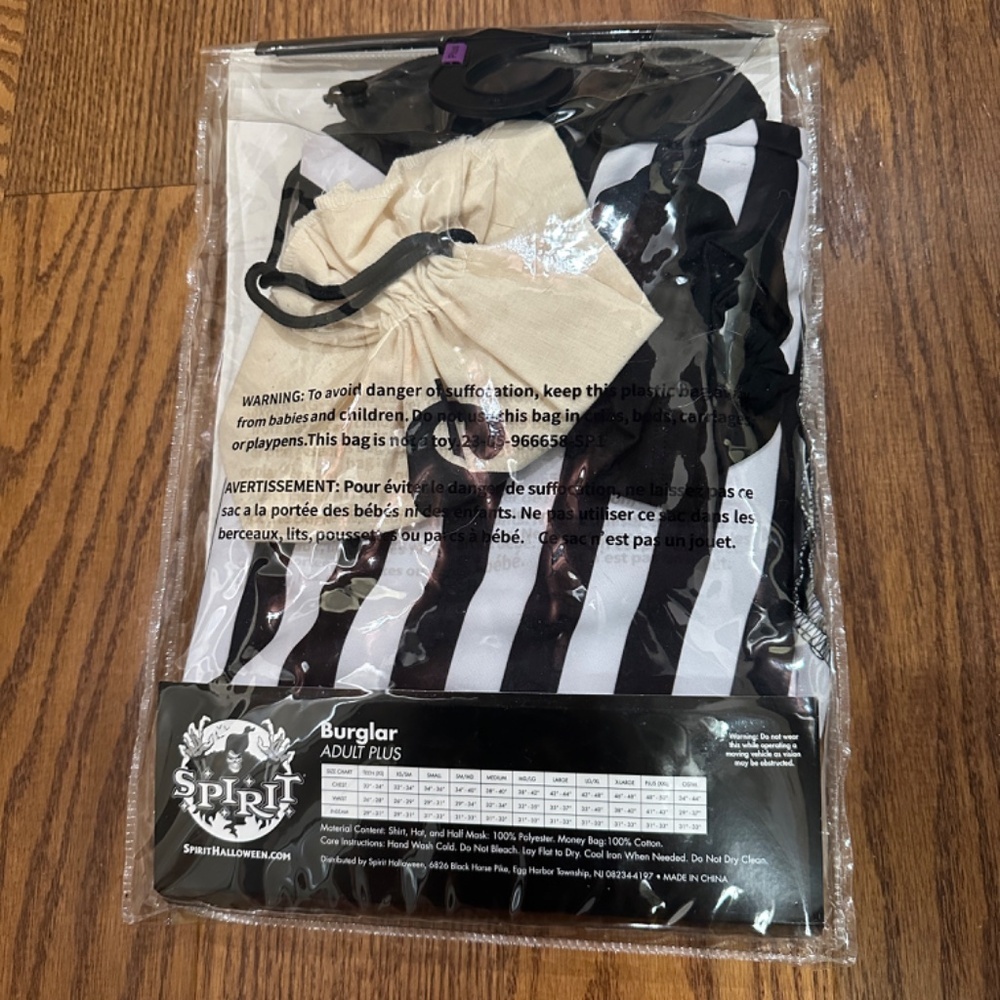 ! Spirit Halloween Black and White Burglar Costume Men Size 2X - Picture 3 of 3